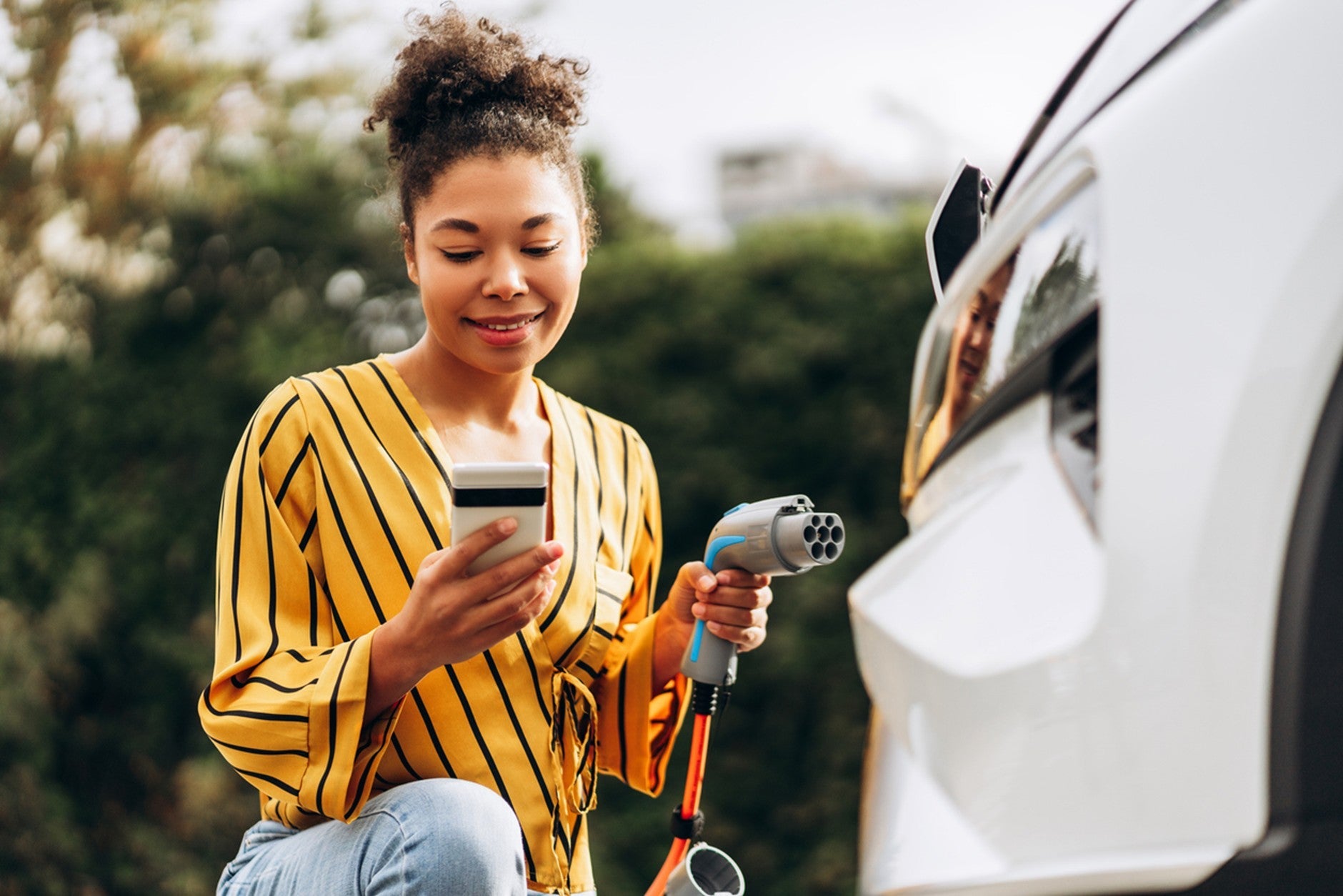 Tethered vs. untethered EV charger: which is the best EV charger for me?